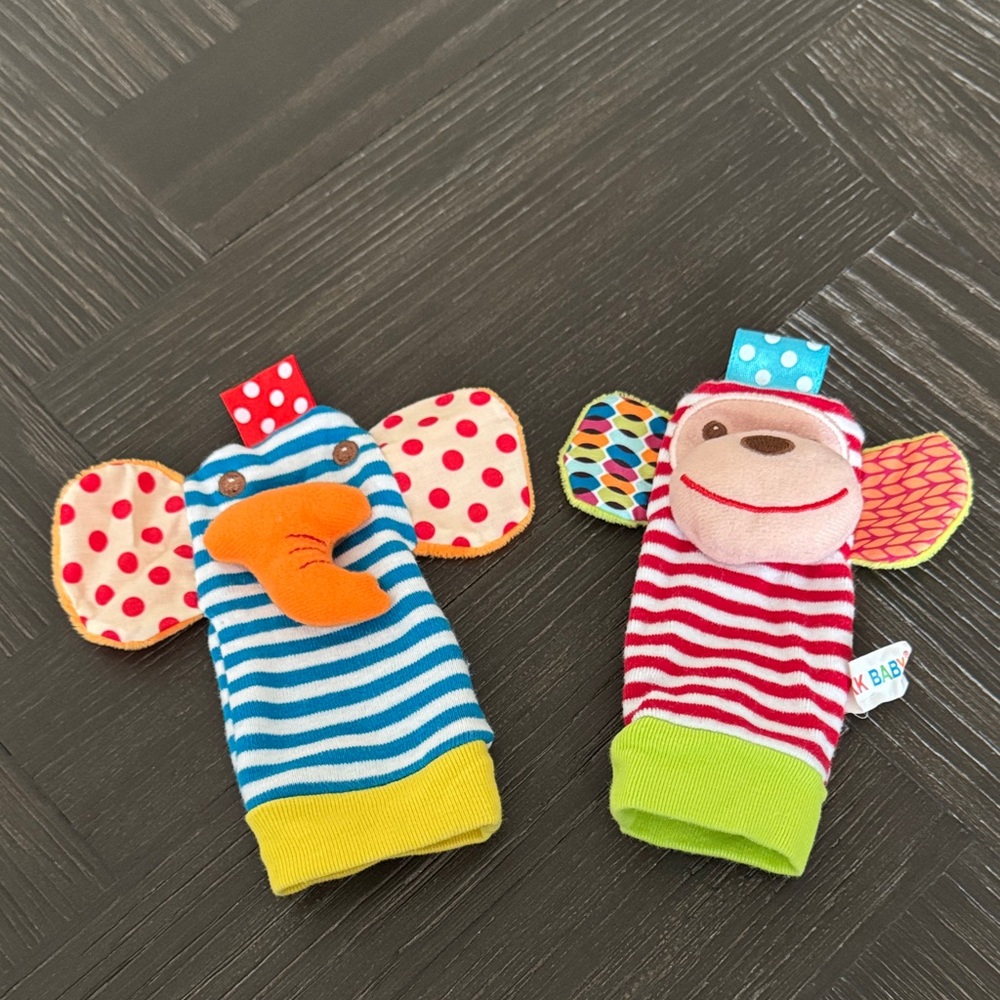 Baby Foot Finder Sock & Wrist Rattle Set 6–12M | Elephant Monkey Sensory Toy Gif - Picture 5 of 5